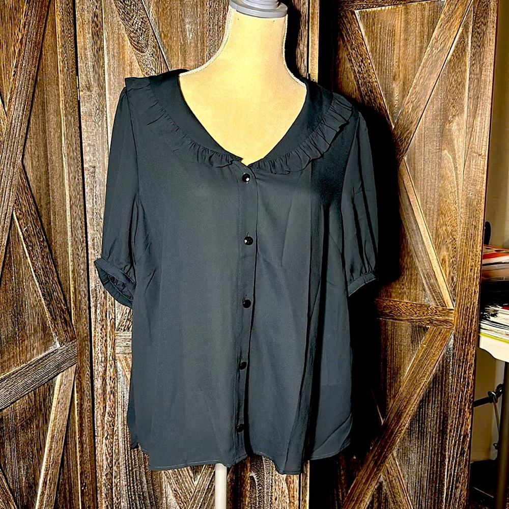 NWT Levi’s 1x black shirt sleeve blouse